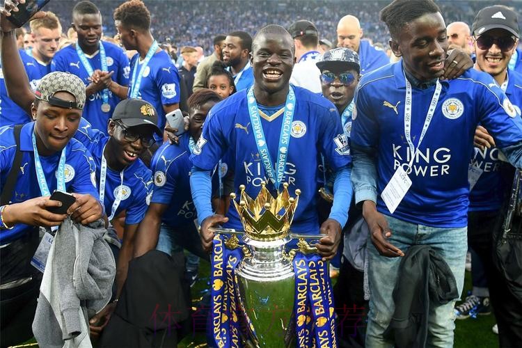 MVP!坎特赛后驾车离开 遭蓝军球迷围堵+喷香槟