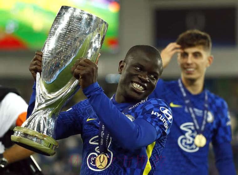 MVP!坎特赛后驾车离开 遭蓝军球迷围堵+喷香槟